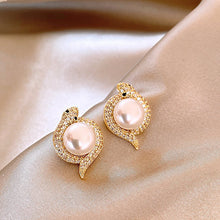 Micro-inlaid Simulated Snakes Pearl Stud Earrings Niche